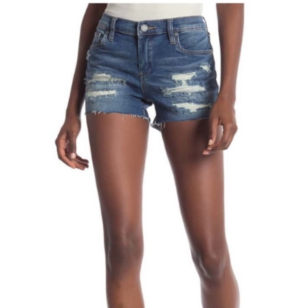 ✨NWT✨ Blank NYC Rip and Repair Denim Shorts sz 26